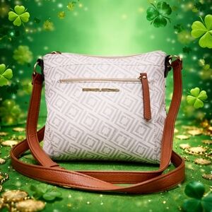 👜 Liz Claiborne Crossbody Bag – Neutral & Classic Style 🤍✨